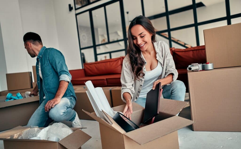 Mudanza de una pareja joven
